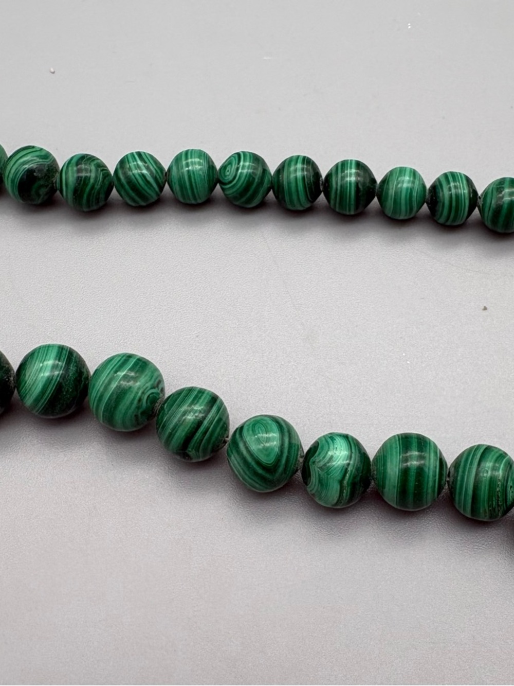 VINTAGE HEAVY GRADUATED GREEN MALACHITE BEAD 22" NECKLACE 78g - Picture 4 of 4